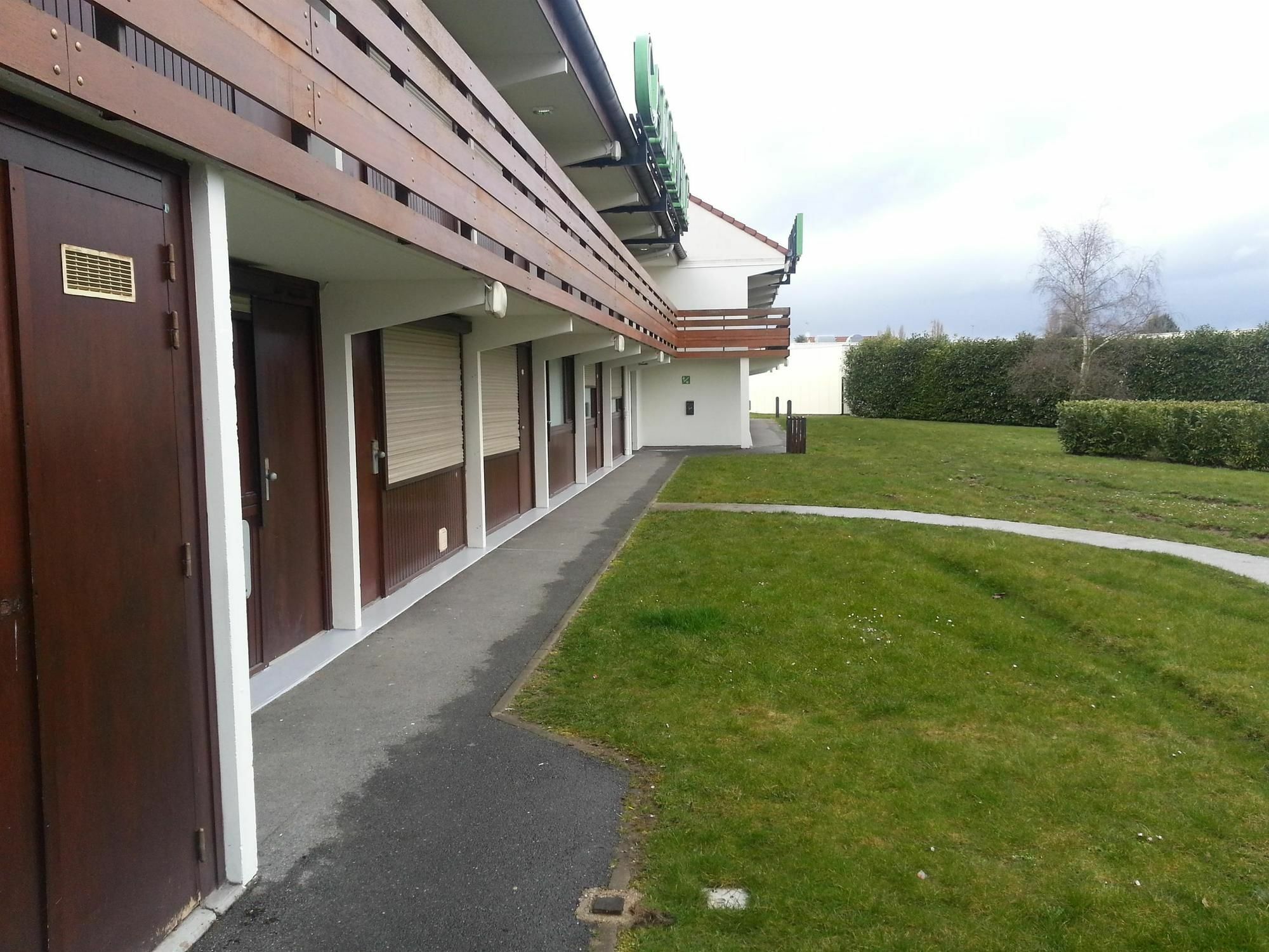 Kyriad Chantilly Sud - Luzarches Шомонтель Экстерьер фото